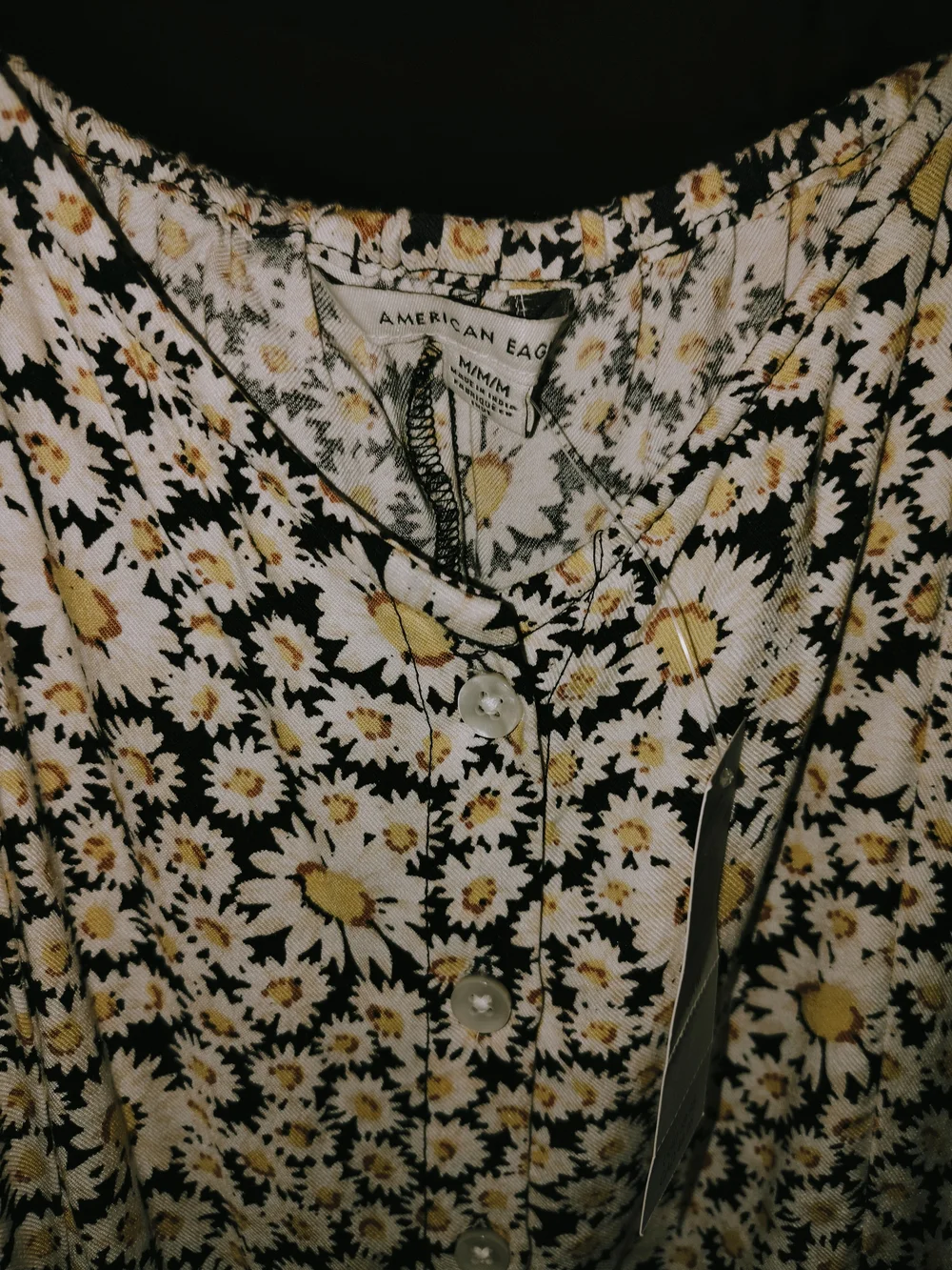 American Eagle Outfitters Women’s Black Daisy Print Button-Front Top - Picture 10 of 10